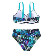 Bikini donna fantasia tropicale, reggiseno con spalline regolabili, slip a vita alta, colori vivaci blu e verde, moda mare estate.