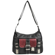 Borsa a tracolla in pelle nera con dettagli rossi e fibbie argentate, tasca frontale, design elegante e moderno, accessorio moda donna.