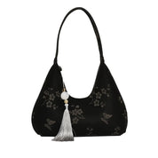 Borsa a spalla nera con motivo floreale, decorazione con nappina e perla. Elegante accessorio moda donna, perfetto per eventi serali.