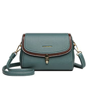 Borsa a tracolla in pelle verde con dettagli marroni, chiusura a scatto dorata, design elegante e compatto, ideale per moda donna e accessori.