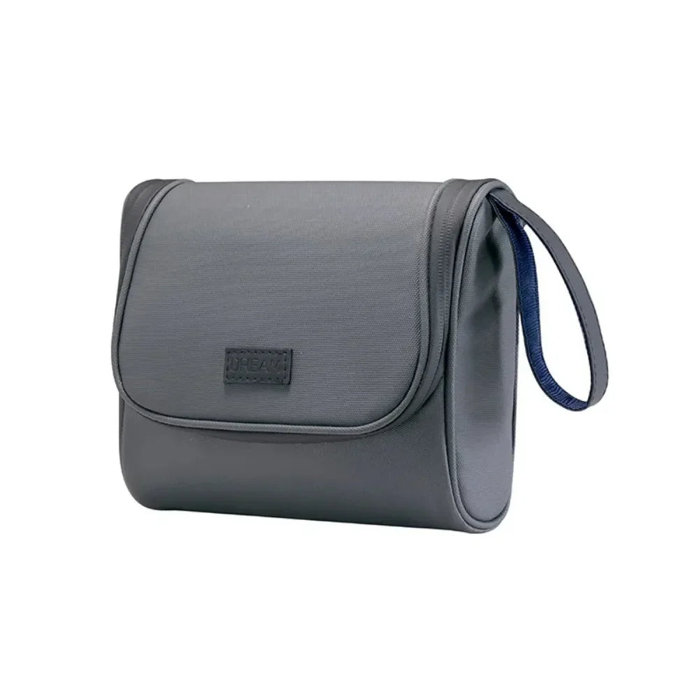 Borsa da toilette grigia in pelle sintetica con manico laterale, design compatto e moderno, ideale per viaggi e organizzazione accessori bagno.