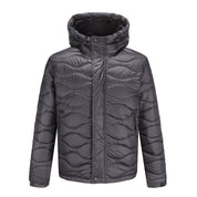 Giacca invernale imbottita grigia con cappuccio, design trapuntato, chiusura a zip, ideale per uomo, moda outdoor, abbigliamento caldo.