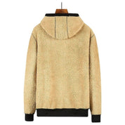 Giacca in pile beige con cappuccio, design casual, chiusura frontale, polsini e orlo neri, ideale per l'inverno. Moda uomo, abbigliamento caldo.