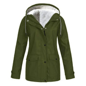 Giacca verde da donna con cappuccio, foderata in pelliccia sintetica, chiusura a bottoni, tasche frontali. Ideale per l'inverno e attività all'aperto.