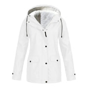 Giacca invernale bianca da donna con cappuccio, fodera in pelliccia sintetica, chiusura a bottoni, tasche frontali. Elegante e calda per l'inverno.
