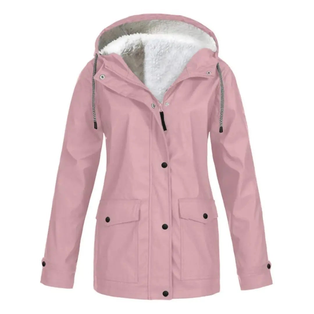 Giacca invernale rosa da donna con cappuccio, fodera in pelliccia sintetica, chiusura a bottoni, tasche frontali. Elegante e calda per l'inverno.