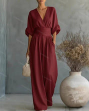 Tuta da Donna Elegante con Scollo a V e Design Contemporaneo 1