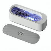 Sterilizzatore UV portatile bianco con coperchio aperto, ideale per occhiali e piccoli oggetti. Disinfezione efficace, design compatto e moderno.