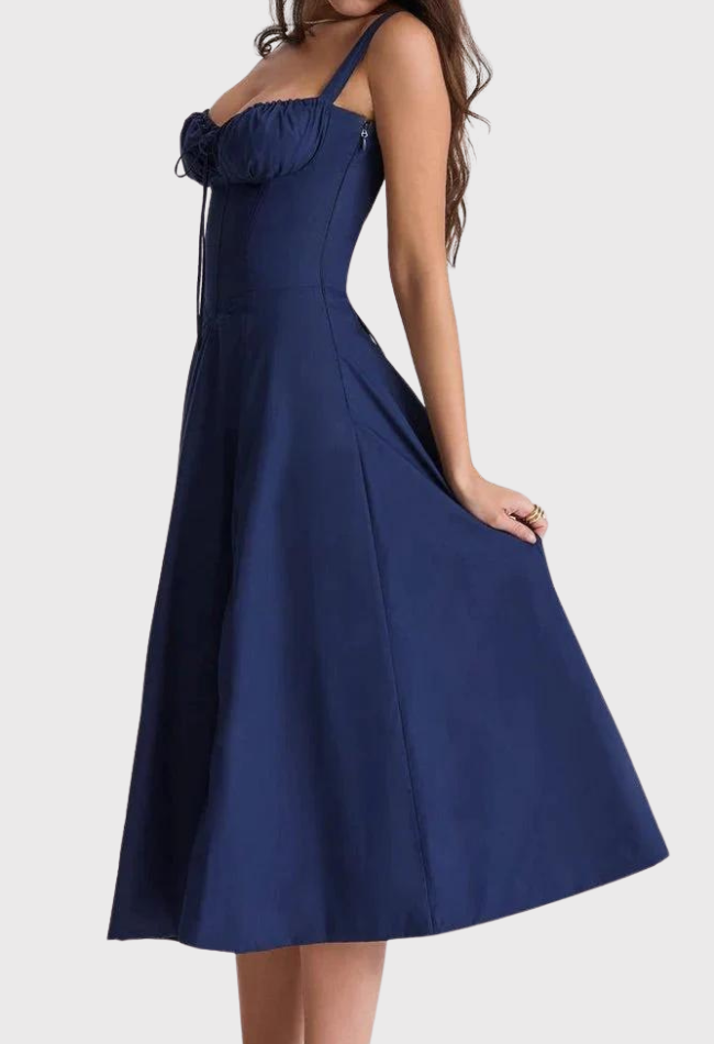 Abito midi blu scuro elegante con spalline sottili, scollo a cuore e gonna svasata. Perfetto per eventi formali e serate speciali.