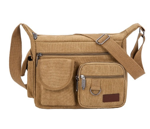 Borsa a tracolla in tela marrone chiaro con tasche multiple e cerniere, ideale per uomo e donna. Design casual e resistente, perfetta per viaggi.