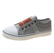 Scarpa da ginnastica grigia senza lacci, con punta bianca e dettagli colorati. Design casual, ideale per moda urbana e comfort quotidiano.