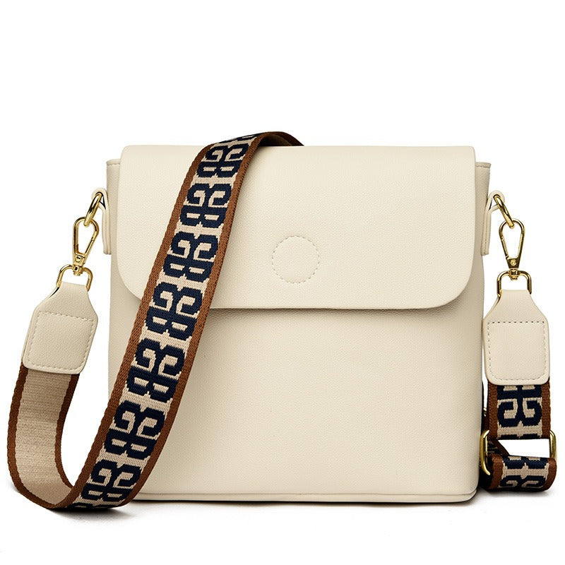 Remi | Borsa a tracolla estiva in pelle vegana | Design con patta