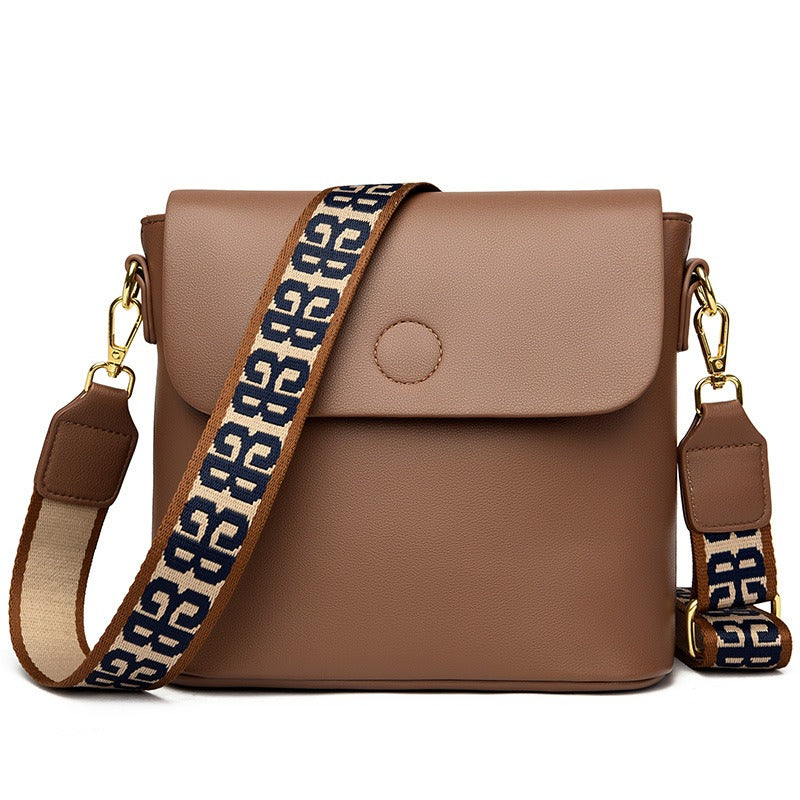 Remi | Borsa a tracolla estiva in pelle vegana | Design con patta