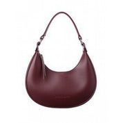 Transform your look with the elegant shoulder bag in European leather Madison