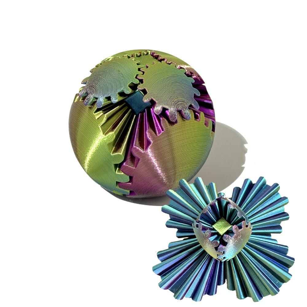 Sfera meccanica colorata con ingranaggi interconnessi, design geometrico complesso, metallo multicolore, arte cinetica moderna, ingegneria creativa.