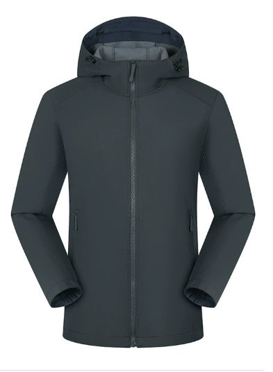 Giacca impermeabile grigia con cappuccio, chiusura a zip, tasche laterali. Abbigliamento outdoor, antivento, ideale per escursioni e trekking.