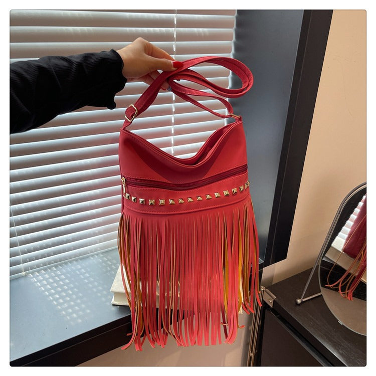 Vintage fringe shoulder bag for women, retro bohemian style
