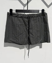 Pantaloni corti a righe marittime