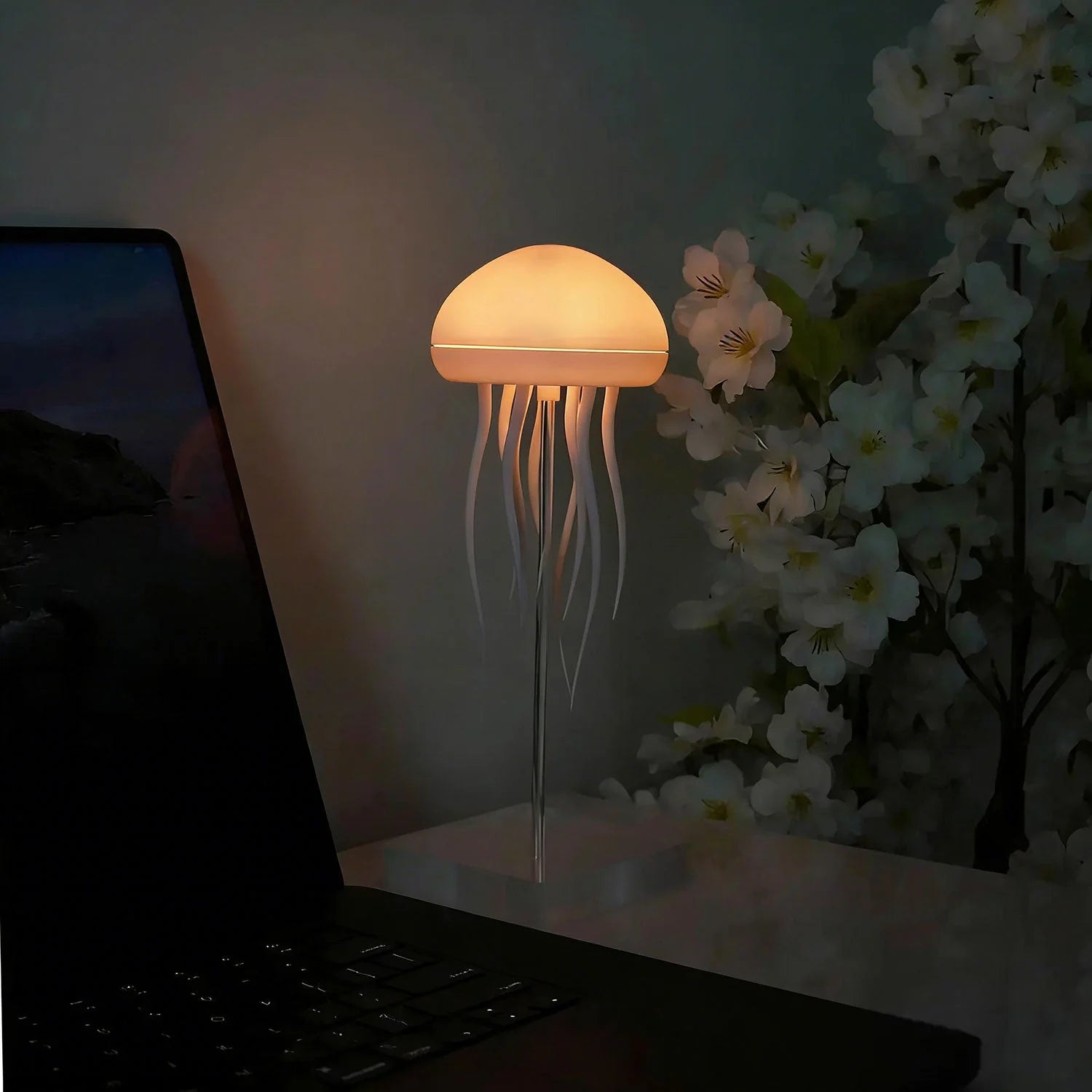 Wiederaufladbare Quallenlampe mit Farbwechsel und Soundsteuerung 0