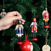 WoodSplendor | Set di 6 mini ornamenti Schiaccianoci per decorare l'albero 1