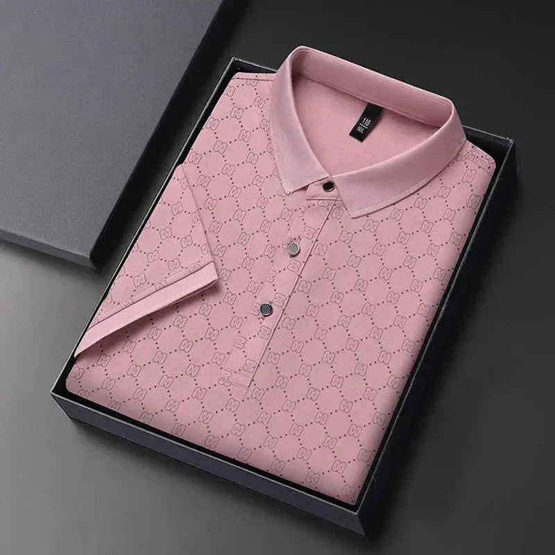 Camicia polo rosa da uomo in confezione regalo, design elegante con motivo a trama, perfetta per occasioni casual e formali.