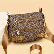 Borsa a tracolla marrone con motivo monogramma, cerniere dorate e dettagli in pelle. Elegante accessorio moda donna, perfetto per ogni occasione.