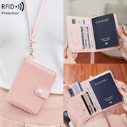 Portafoglio da viaggio rosa con protezione RFID, tasche per passaporto e carte di credito. Design elegante e funzionale per viaggi sicuri.