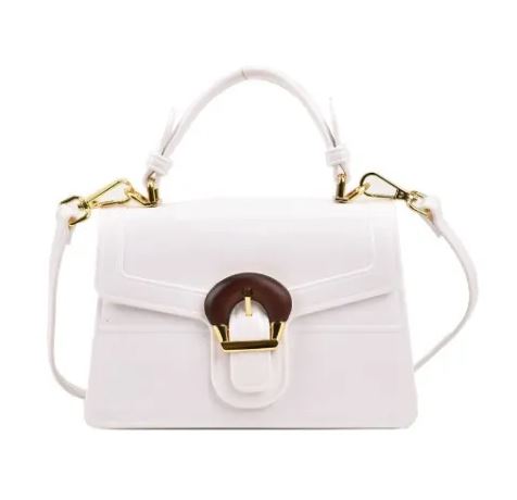 Borsa a mano bianca elegante con fibbia dorata e dettagli marroni, tracolla regolabile, design moderno. Accessorio moda donna di tendenza.