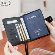 Portafoglio da viaggio in pelle nera con protezione RFID, contenente passaporto USA, carte di credito e SIM. Accessorio essenziale per viaggi sicuri.