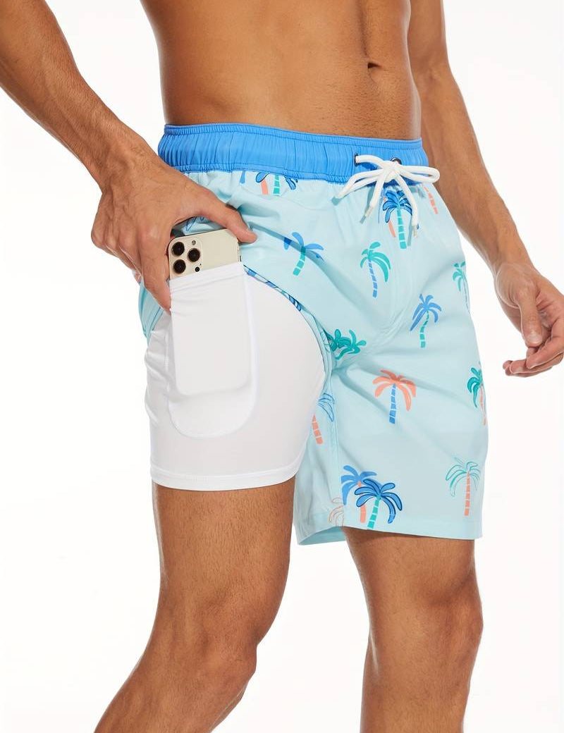 Pantaloncini da bagno uomo azzurri con palme, tasca laterale per smartphone, design estivo, moda mare, abbigliamento spiaggia.
