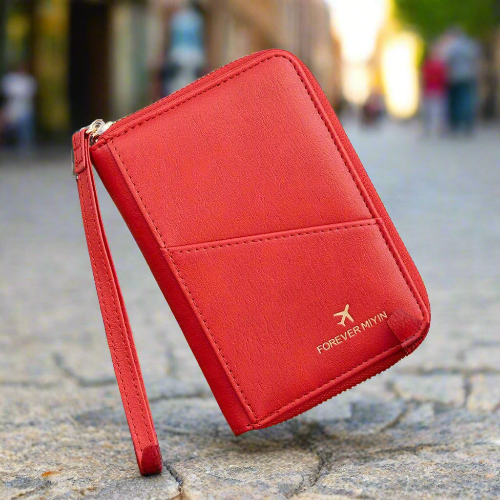 Portafoglio da viaggio rosso in pelle con cerniera e cinturino, design elegante e compatto, ideale per documenti e carte, marchio Forever Mytin.