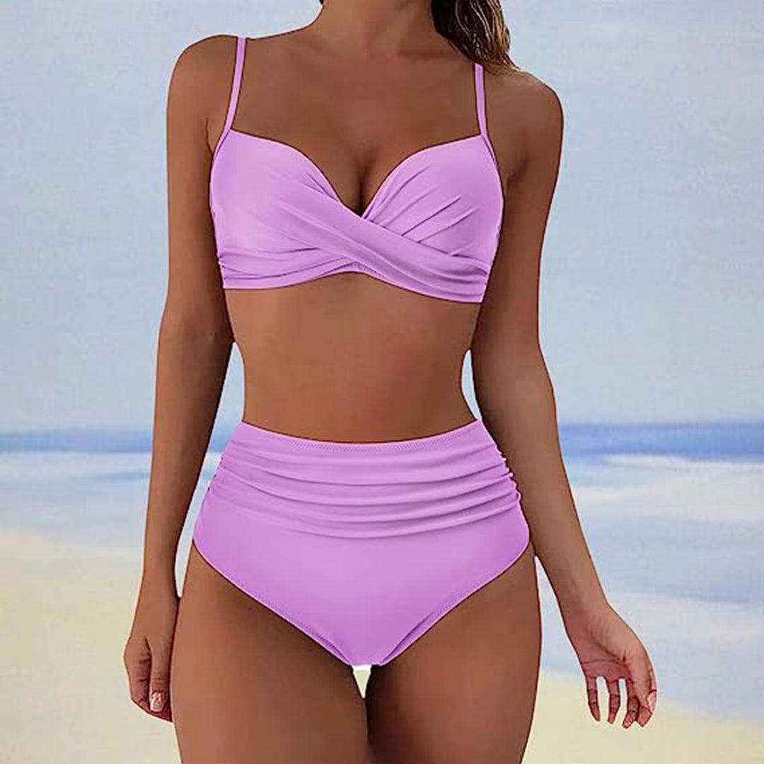 Costume da bagno donna due pezzi viola, reggiseno con spalline sottili e slip a vita alta, moda mare estate, abbigliamento spiaggia elegante.