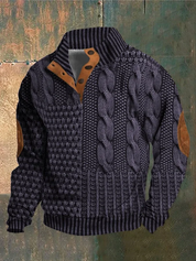 Giacca in maglia a trecce blu scuro con dettagli in pelle marrone, colletto alto e chiusura a bottoni. Design elegante e moderno per l'inverno.