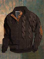 Giacca in maglia marrone scuro con motivo a trecce, dettagli in pelle scamosciata sui gomiti, chiusura a bottoni, ideale per moda autunno-inverno.
