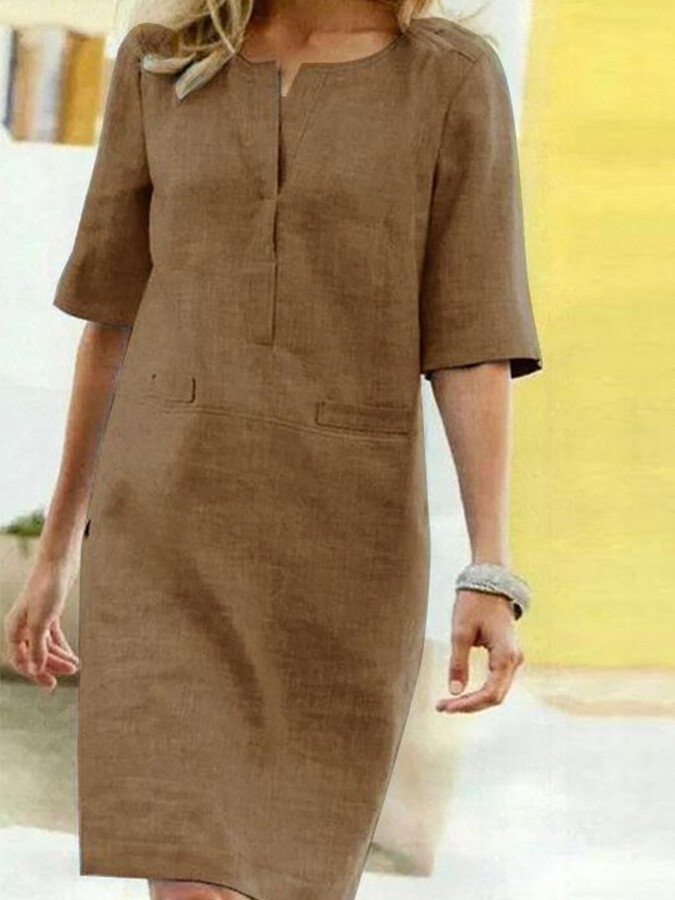 Abito donna in lino marrone, maniche corte, scollo a V, stile casual elegante. Perfetto per look estivi e primaverili. Moda femminile 2023.