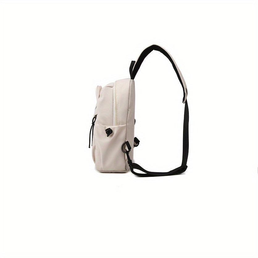 Zaino beige di profilo con spallacci neri regolabili, tasche laterali e chiusura a zip. Design moderno, ideale per scuola o lavoro.