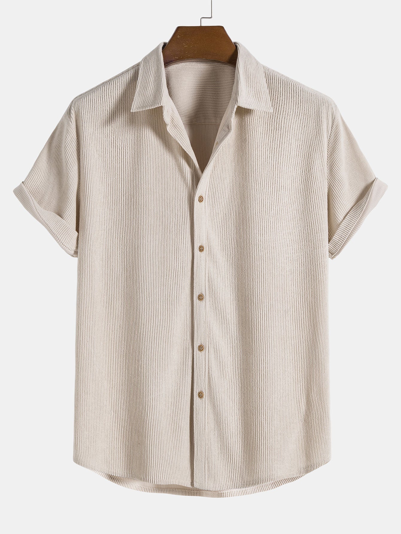 Camicia beige a maniche corte in lino, colletto classico, bottoni frontali, stile casual estivo. Ideale per moda uomo, abbigliamento leggero.