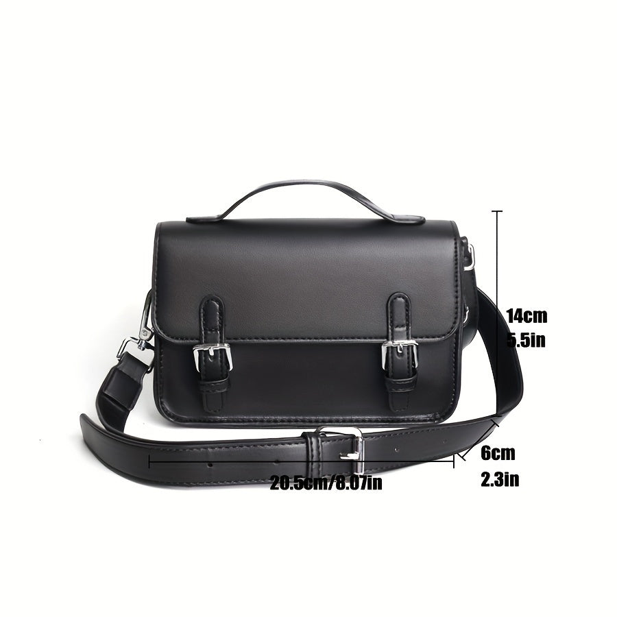 Borsa a tracolla in pelle nera con fibbie argentate, manico superiore e tracolla regolabile. Dimensioni: 20,5x14x6 cm. Elegante e versatile.