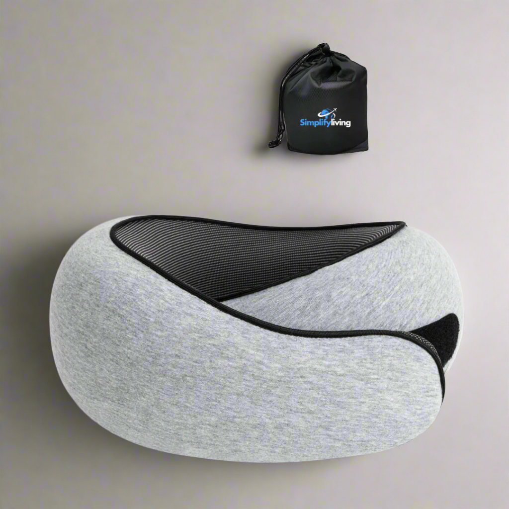 Cuscino da viaggio ergonomico grigio con custodia nera, design avvolgente per supporto cervicale, ideale per viaggi in aereo e auto.