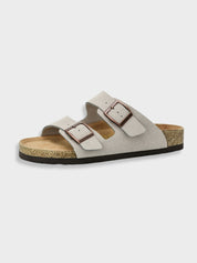 Sandalo Birkenstock Arizona unisex, colore grigio chiaro, con doppia fibbia regolabile e suola in sughero. Calzatura estiva comoda e casual.