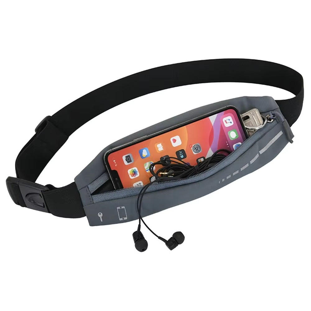Marsupio sportivo grigio con smartphone e auricolari, cintura regolabile, ideale per corsa e attività all'aperto. Tasche con zip per sicurezza.