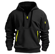 Felpa nera con cappuccio, zip gialle, tasche multiple, design sportivo. Abbigliamento casual uomo, moda autunno-inverno, stile urbano.