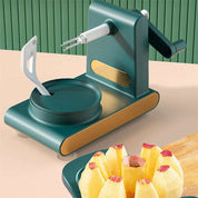 Affettatrice e sbucciatrice automatica per mele, design moderno verde e oro, utensile da cucina multifunzione, ideale per frutta e verdura.