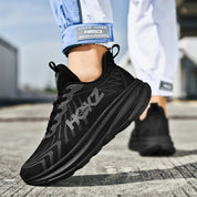 Scarpe da corsa nere unisex, design moderno e leggero, suola antiscivolo, ideali per sport e attività all'aperto. Comfort e stile urbano.