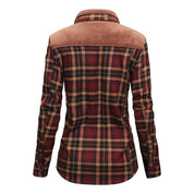 Camicia a quadri donna, maniche lunghe, motivo scozzese rosso e marrone, colletto classico, dettagli in velluto, moda autunno inverno.