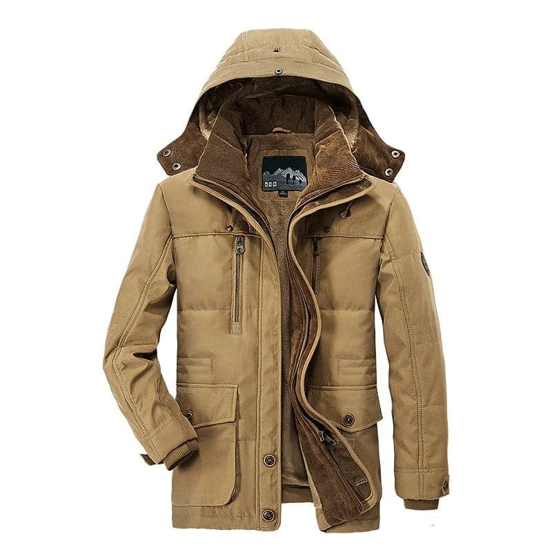 Giacca invernale da uomo beige con cappuccio, tasche multiple e chiusura a zip. Design casual e resistente, ideale per climi freddi.
