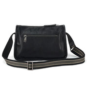 Borsa a tracolla in pelle nera con cerniera frontale e cinturino regolabile. Design elegante e pratico per uomo e donna.