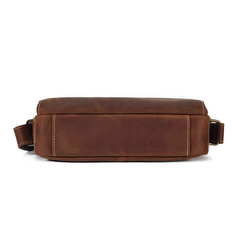 Borsa a tracolla in pelle marrone, design elegante e resistente, ideale per uomo e donna. Perfetta per lavoro e viaggi. Accessorio moda unisex.