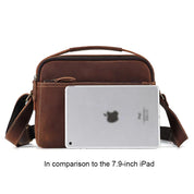 Borsa a tracolla in pelle marrone con tasca frontale, dimensioni compatibili con iPad 7.9 pollici, design elegante e pratico per uomo e donna.
