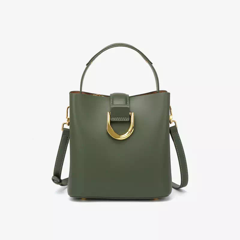 Borsa a tracolla verde oliva in pelle con manico superiore e dettagli in metallo dorato, design elegante e moderno, accessorio moda donna.